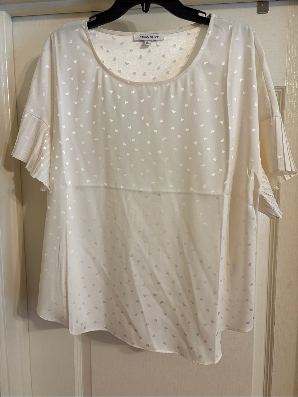 Rose & Olive Cream Heart-Print Pleated Sleeve Blouse size Large